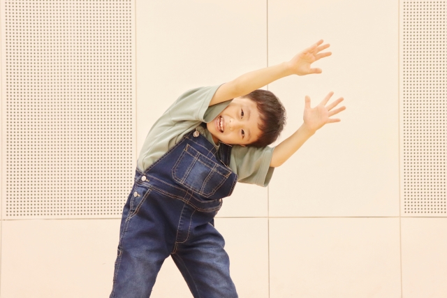 イメージ写真 踊る子ども